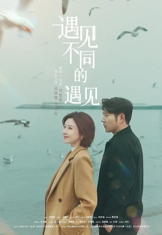 跪在床上被三个猛男围着干得浪叫连天 - APP影院